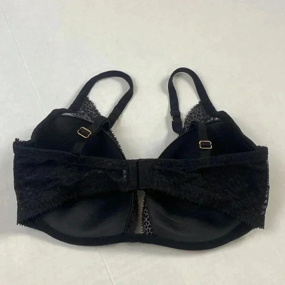 Incredible Victoria Secrets Plunge Bra - Picture 3 of 8